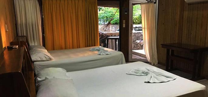 Coconut Tree West End Hotel ภายนอก รูปภาพ