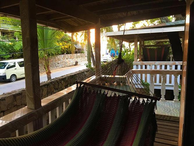Coconut Tree West End Hotel ภายนอก รูปภาพ